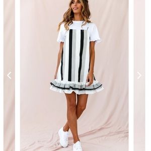 Selfie Leslie Double-Frill Hem Shift Dress Stripe Print Black size XS